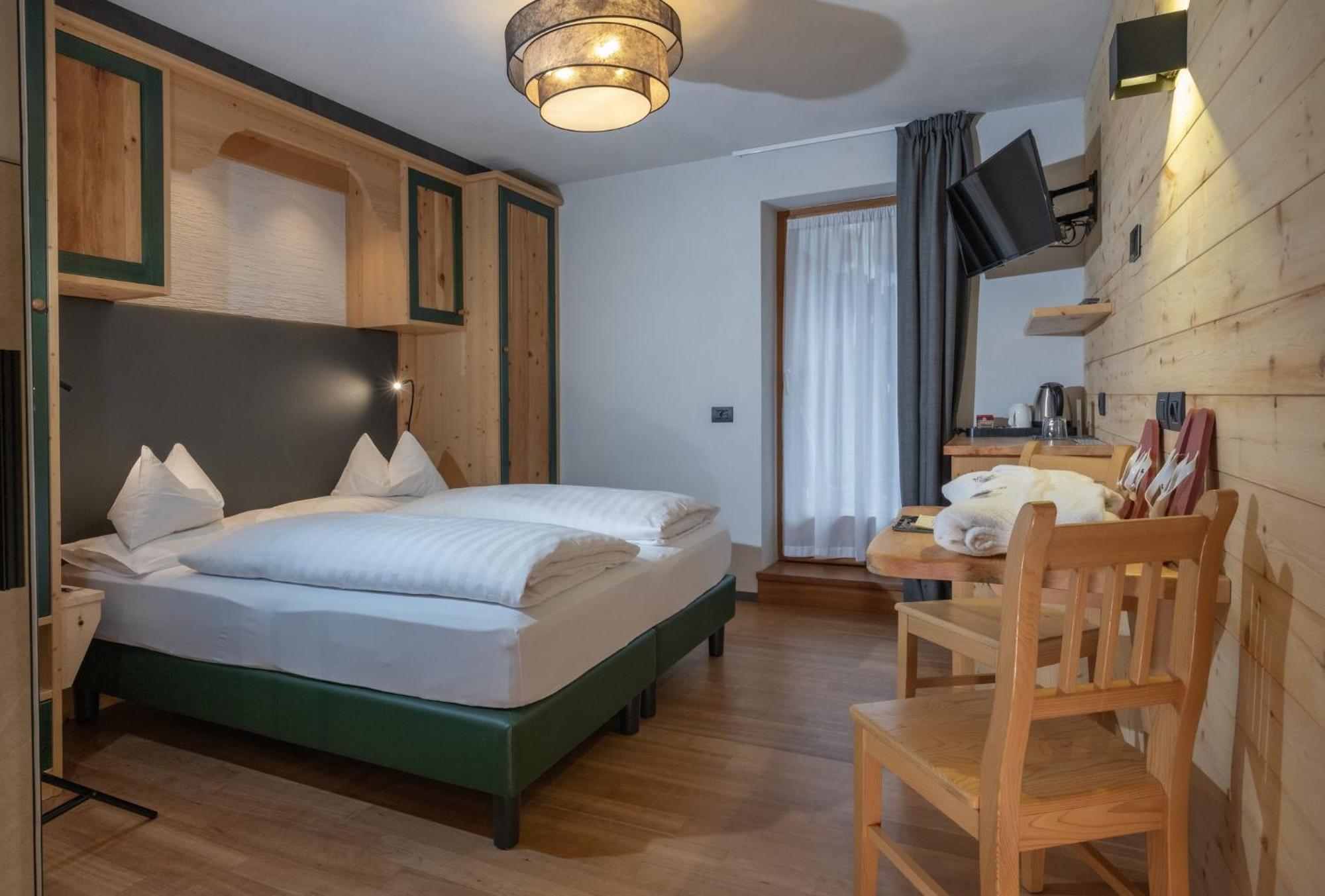 La Roccia Wellness Hotel Cavalese Dış mekan fotoğraf